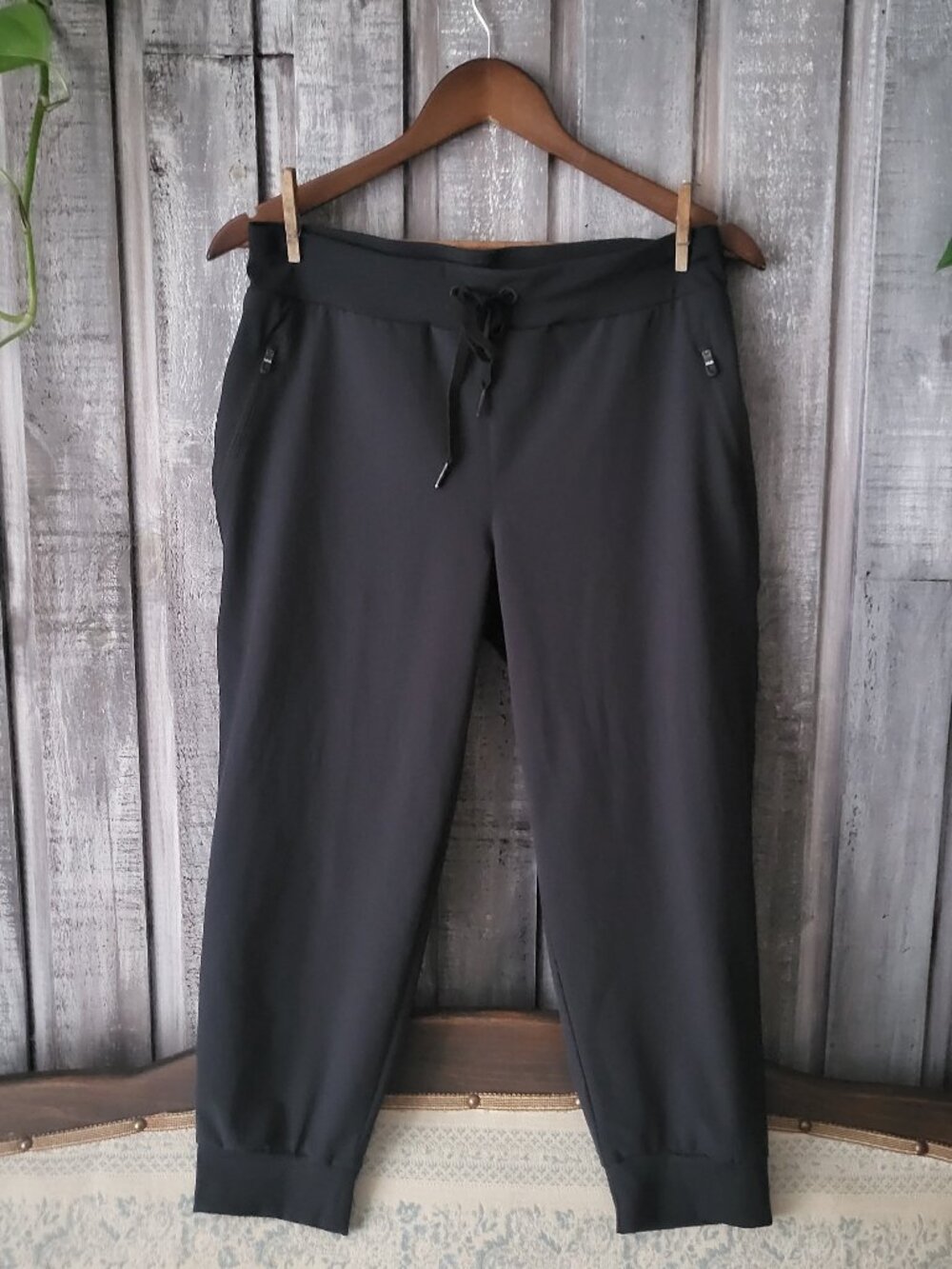 Lolë Piper Jogger Black Crop Activewear Pants Small